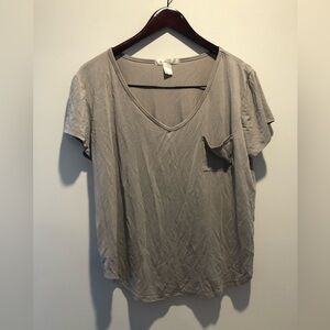 Urban Heritage Gray V-Neck Short Sleeve Tee